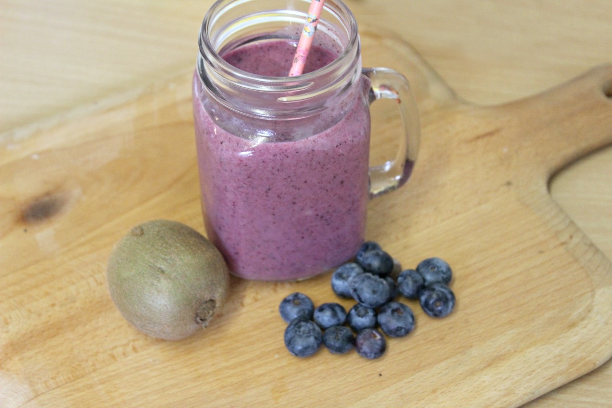 kiwi blueberry smoothie