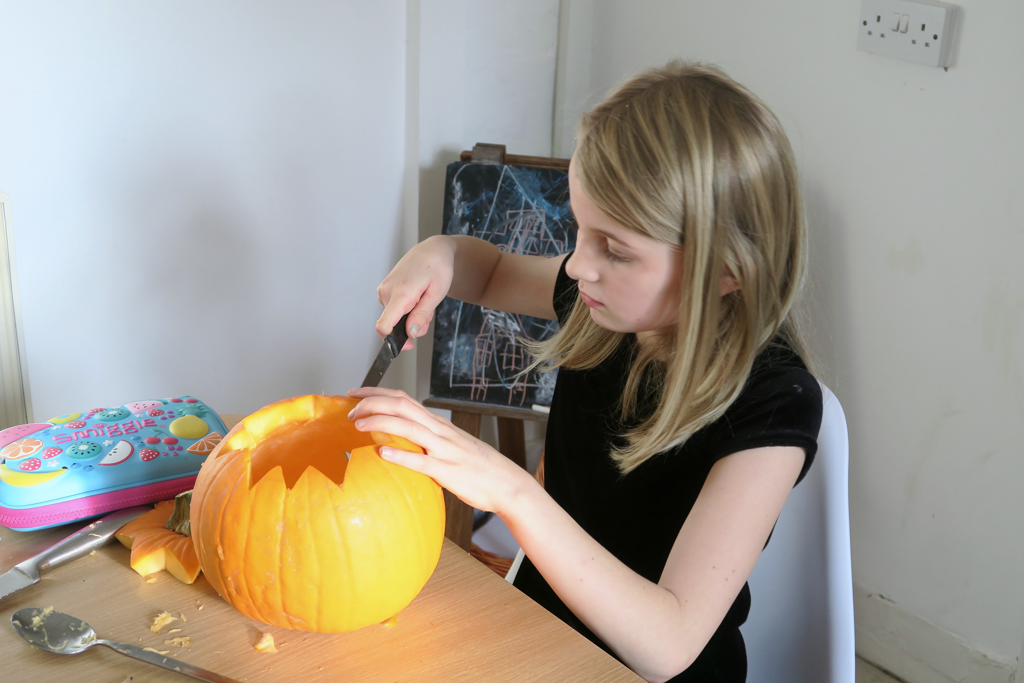 kiki-pumpkin-carving-this-homeschooling-life-15
