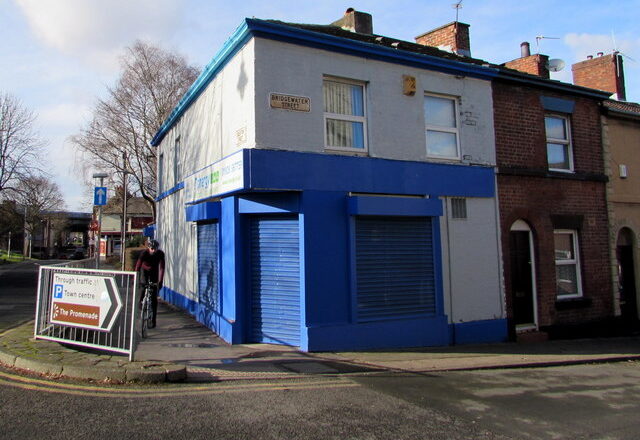 Shuttered blue corner of Runcorn
