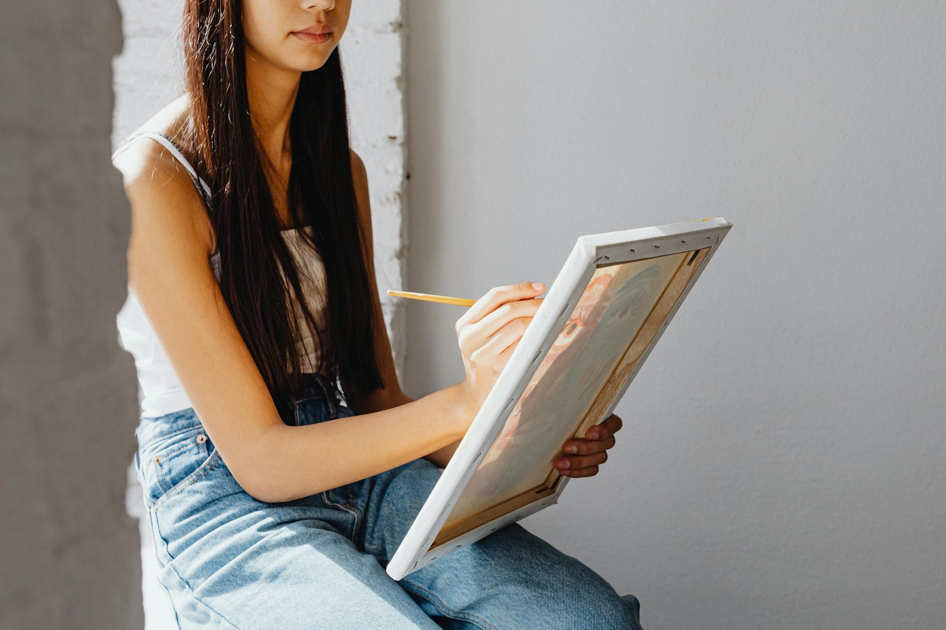 girl painting an artwork