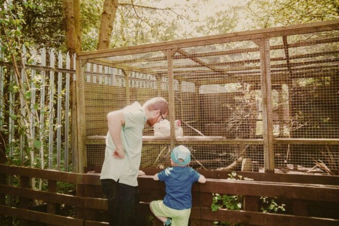 man with his child at the zoo