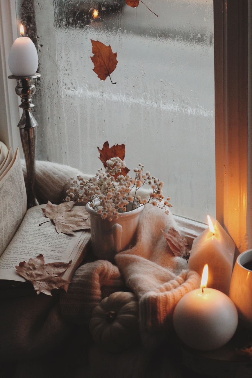 cosy autumnal windowsill decorations