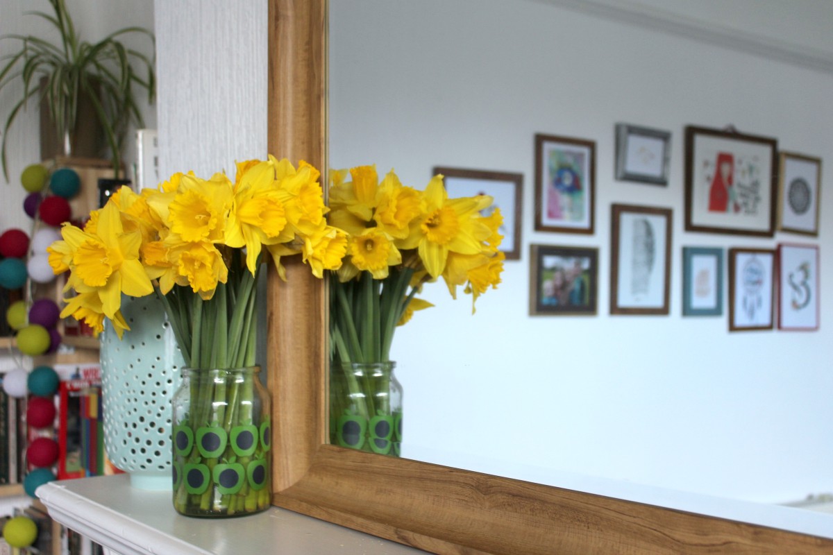 daffodils spring shelfie