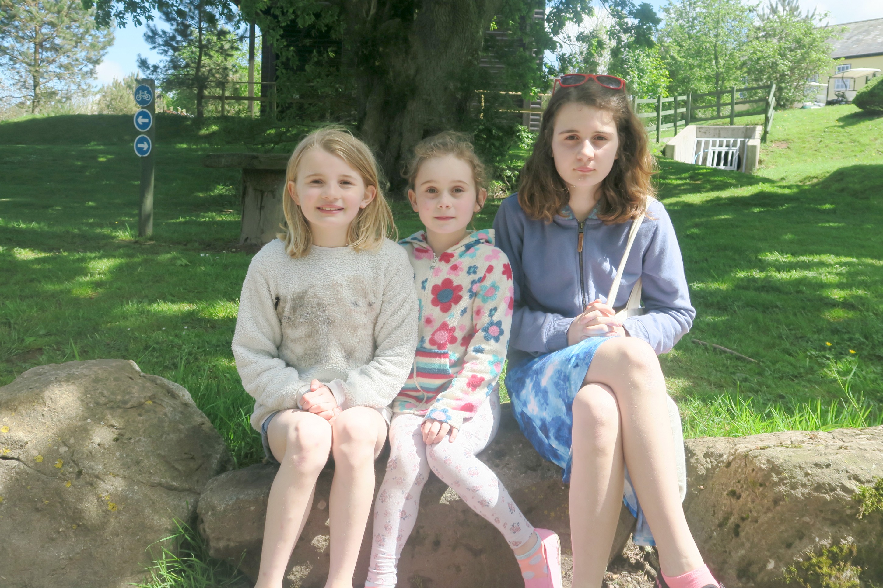 three girlies
