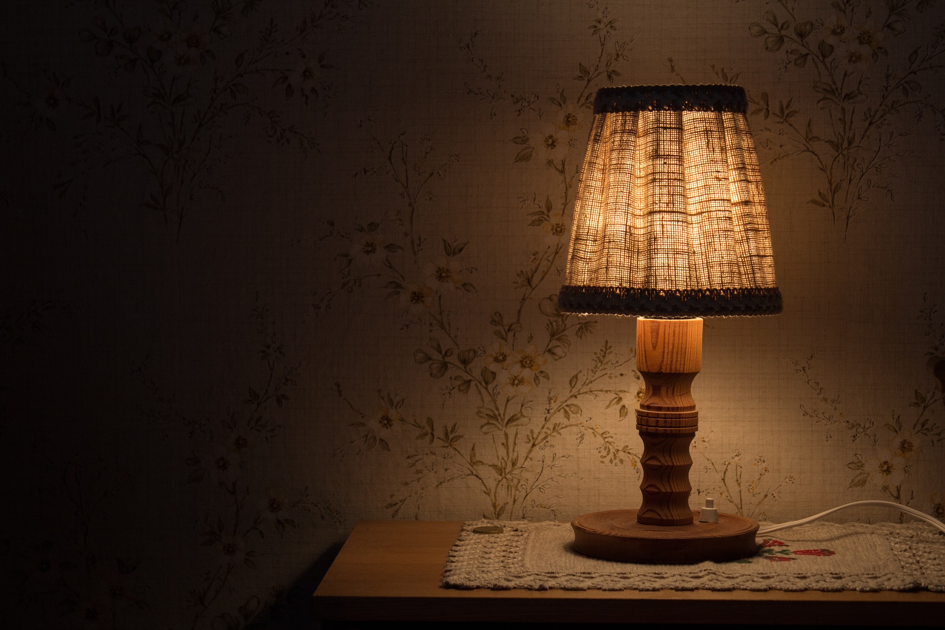 night-table-lamp-843461_1920