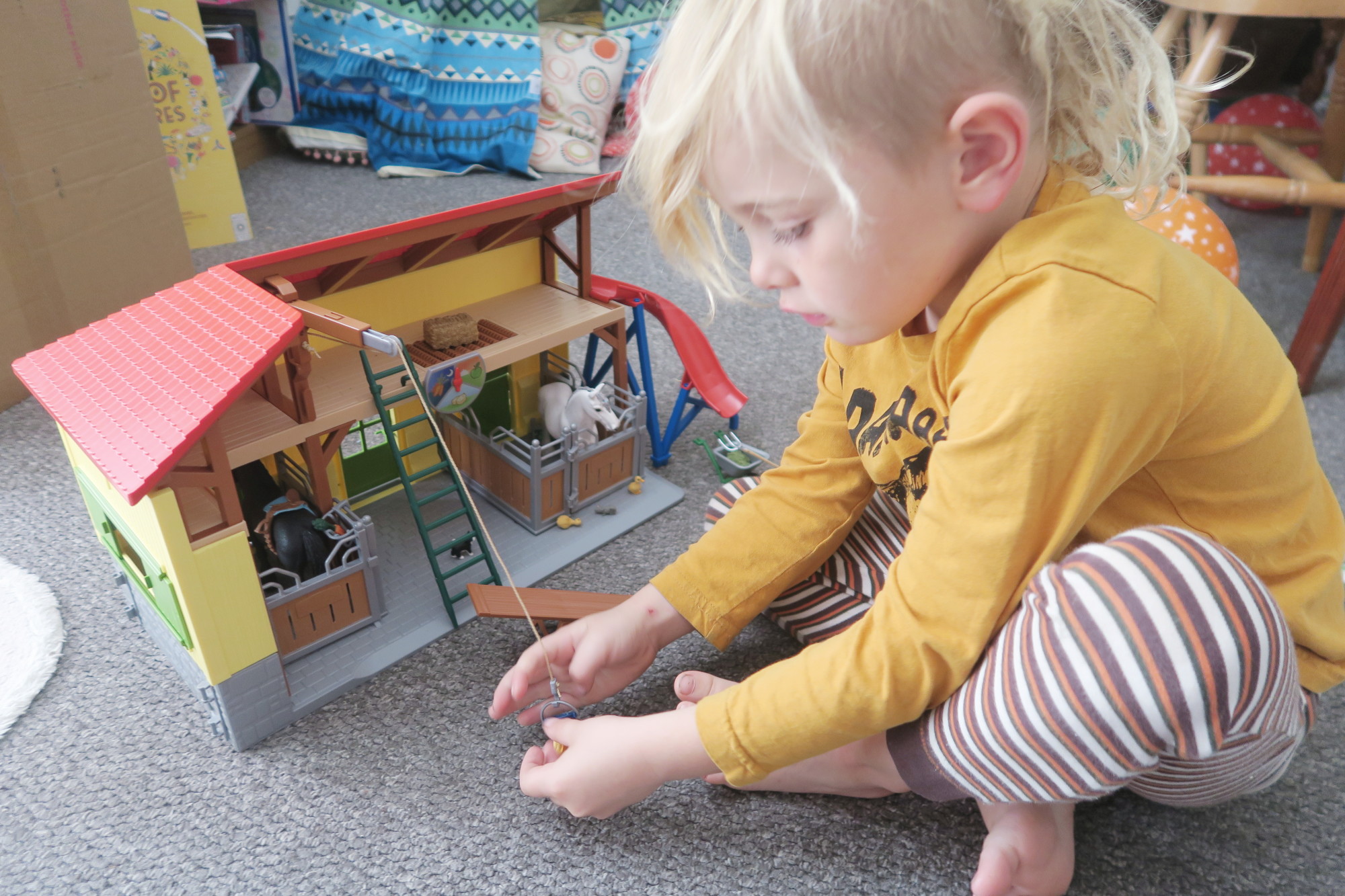 Review || Schleich Horse Stables