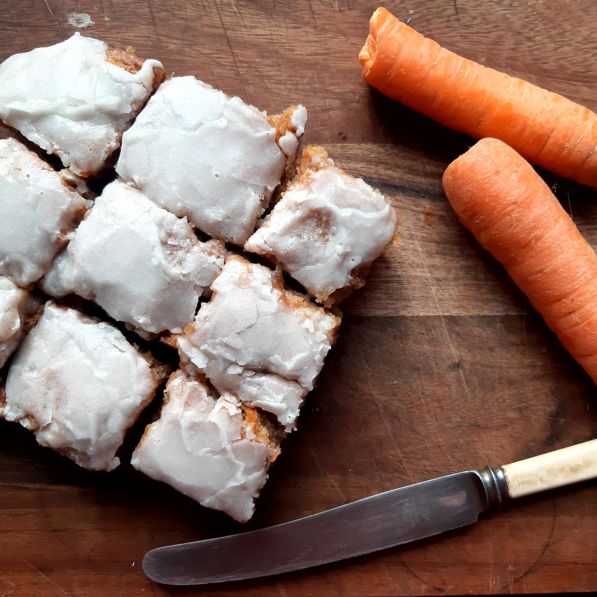 Recipe // Vegan Carrot Cake Traybake